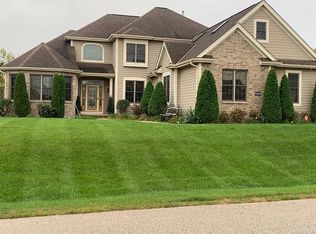 11215 W Meadowcreek Dr, Milwaukee, WI 53224