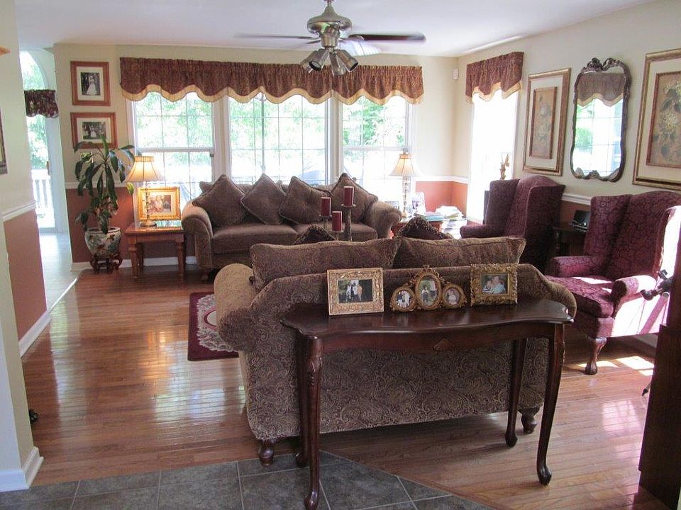 1st image of 542 Acland Blvd