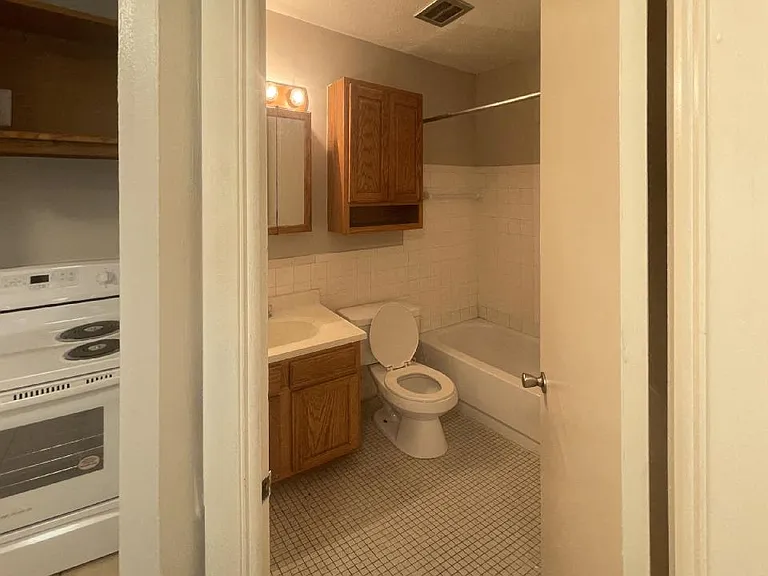 Cultural Gardens Apartments — Photo 8