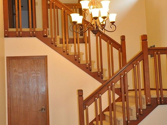 4th image of 517 NE Geraldine Dr