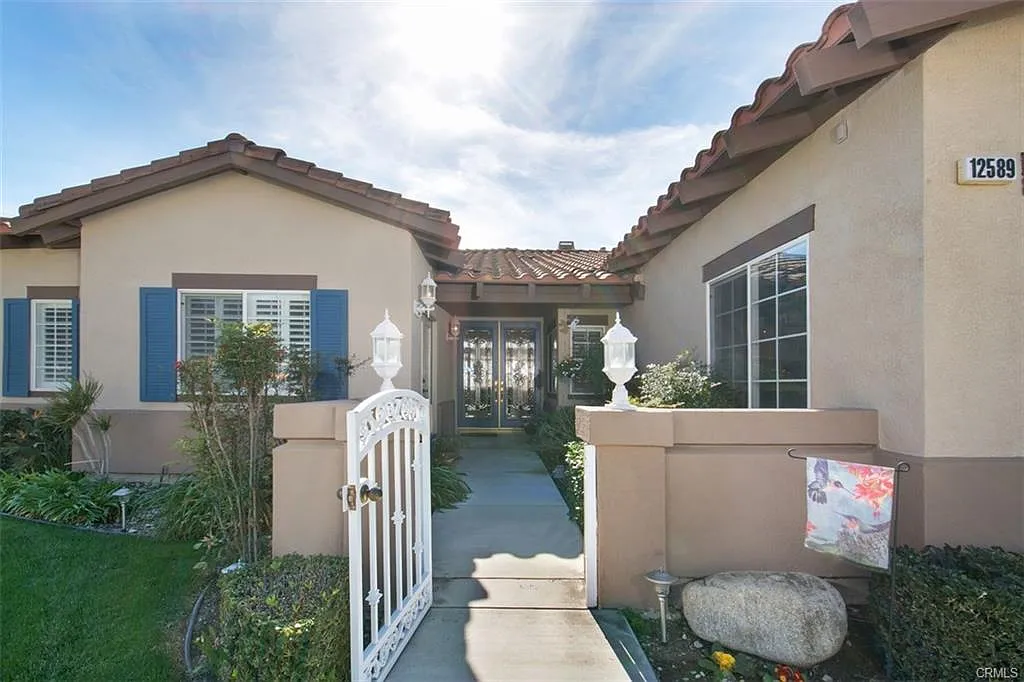 4 bed, 2905 sqft, $4,200 — Photo 2