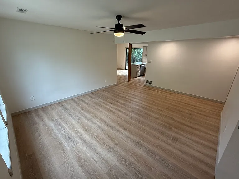 2428 Brookside Dr — Photo 5