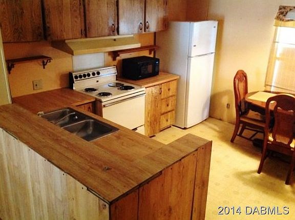 5th image of 1309 Village Ln
