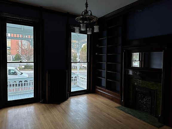 5th image of 609 W Cary St
