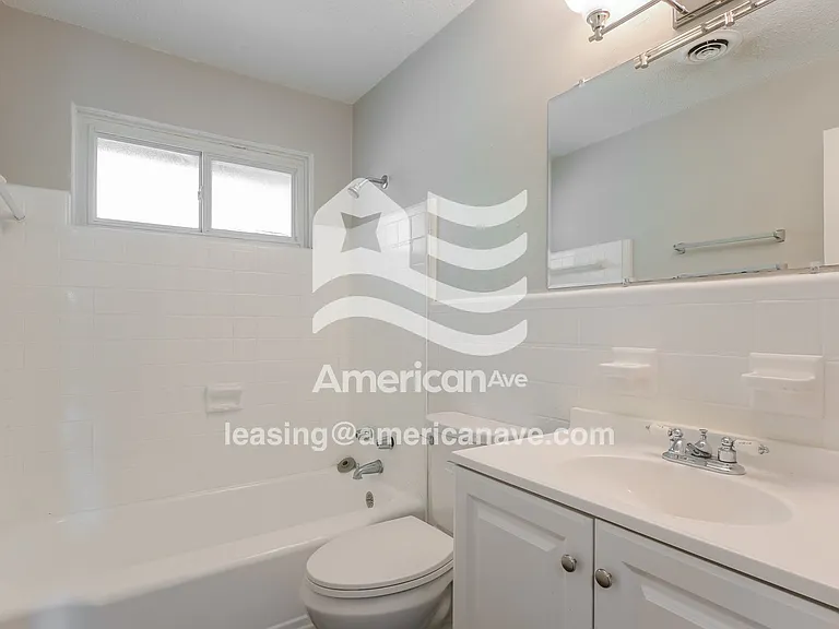 1224220_010_main_bathroom_13694457.jpg
