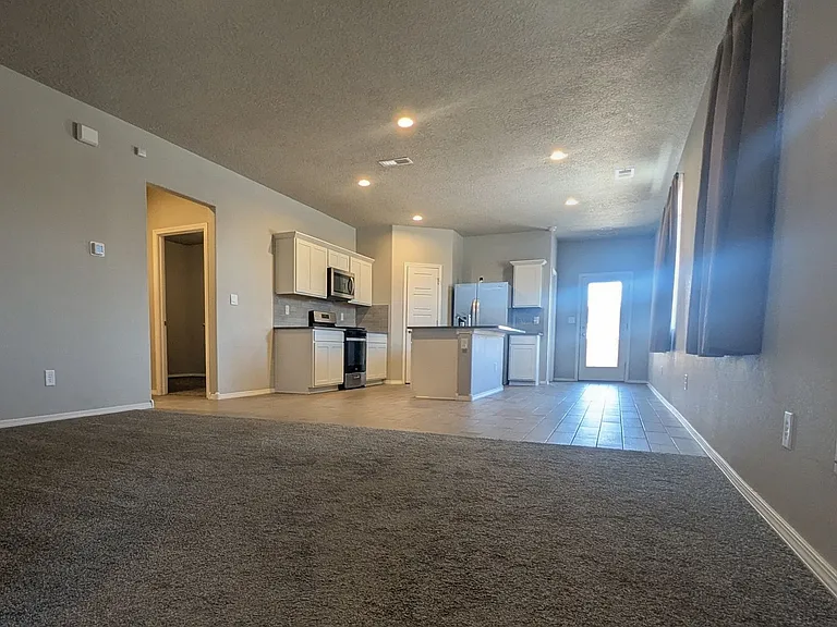748 Amatista Loop SE — Photo 4
