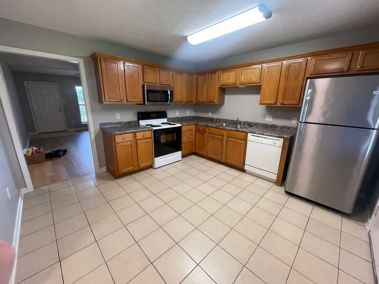 805 Brownstone Dr — Photo 6