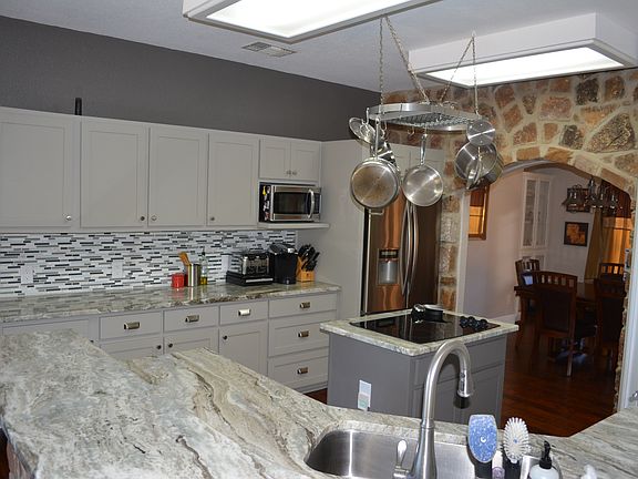 3rd image of 1003 W Oak Estates Dr