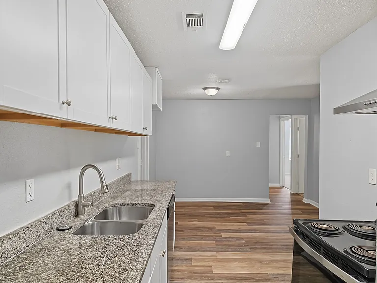 5427 Willow Glen Dr — Photo 8