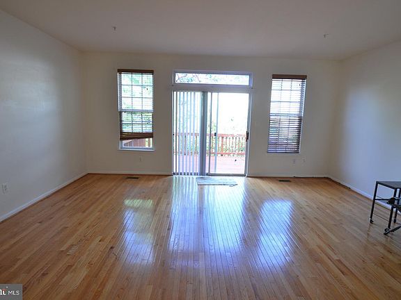 3rd image of 1029 Lavenport Way