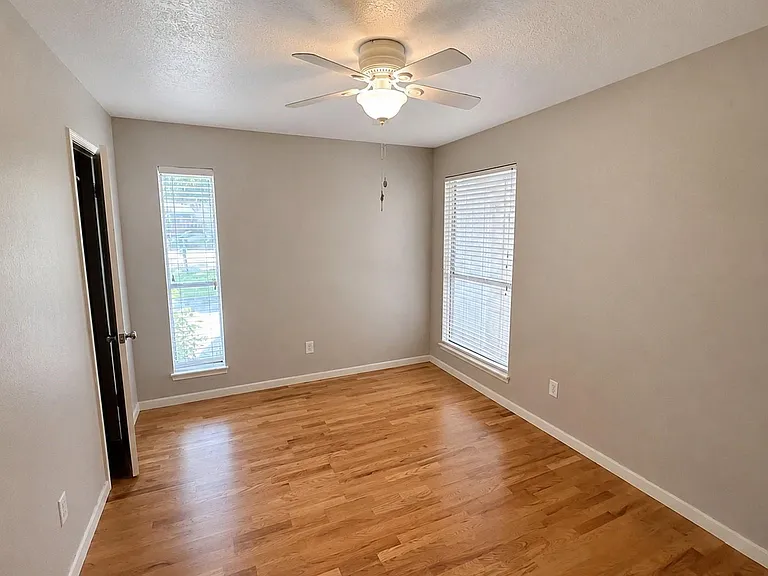 1819 Hanbury Ct — Photo 17