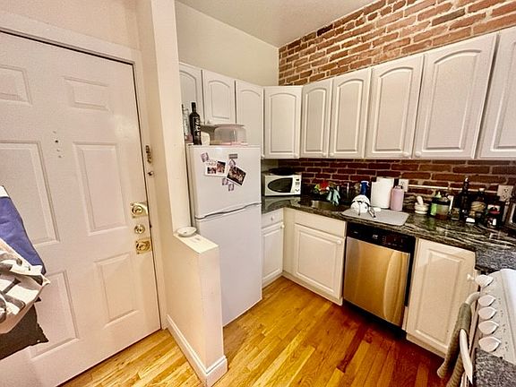 5th image of 95 Prince St APT 8