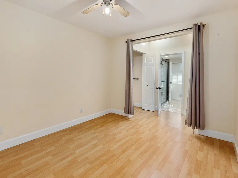 12504 Saratoga Ave — Photo 13