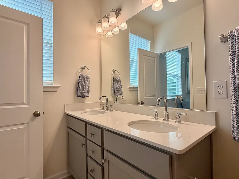 855 Parc Townes Dr — Photo 37