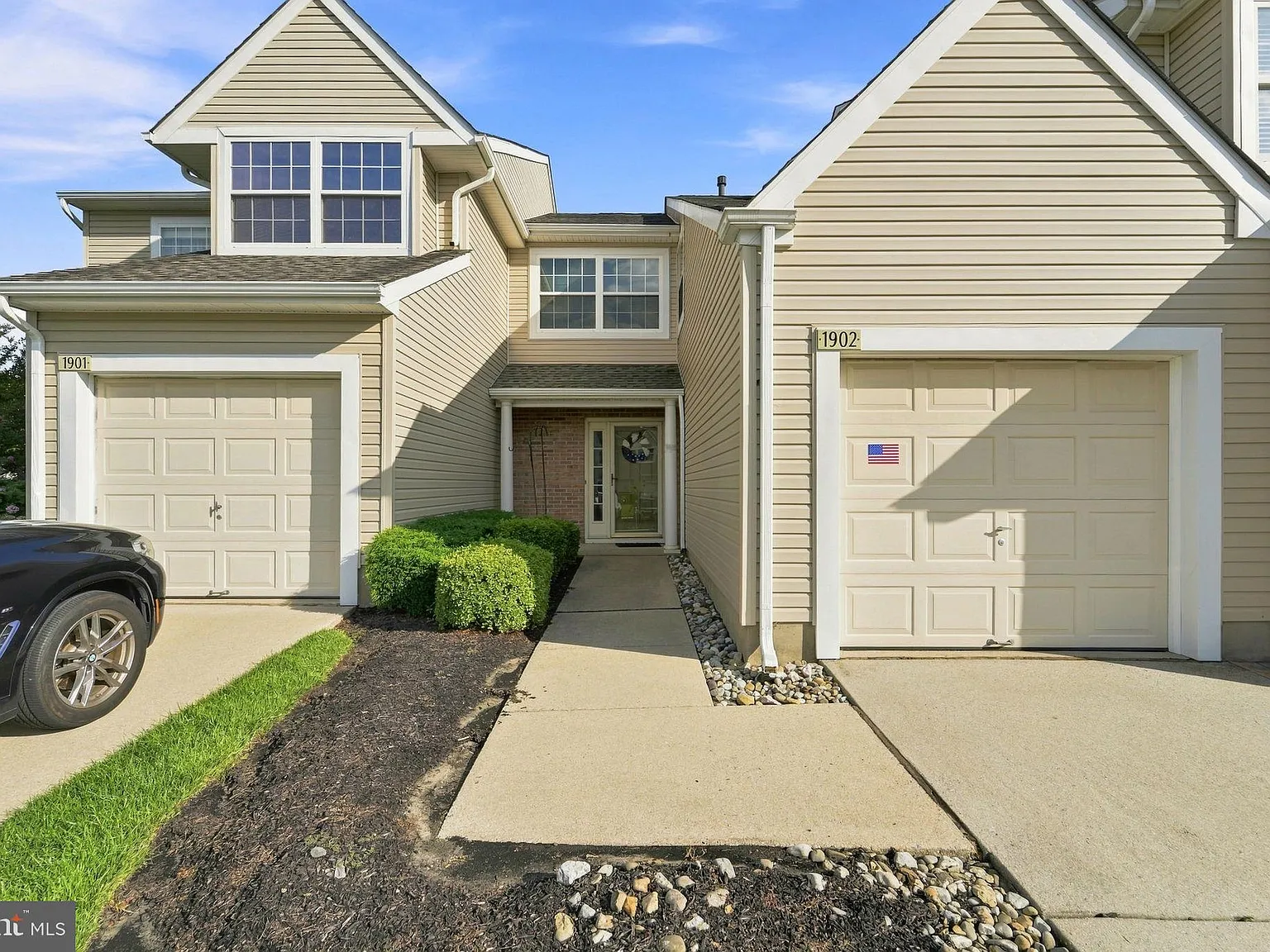 3 bed, 2.5 bath, 1572 sqft, $2,800 — Photo 1