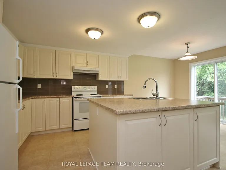 593 Clearbrook Dr — Photo 6