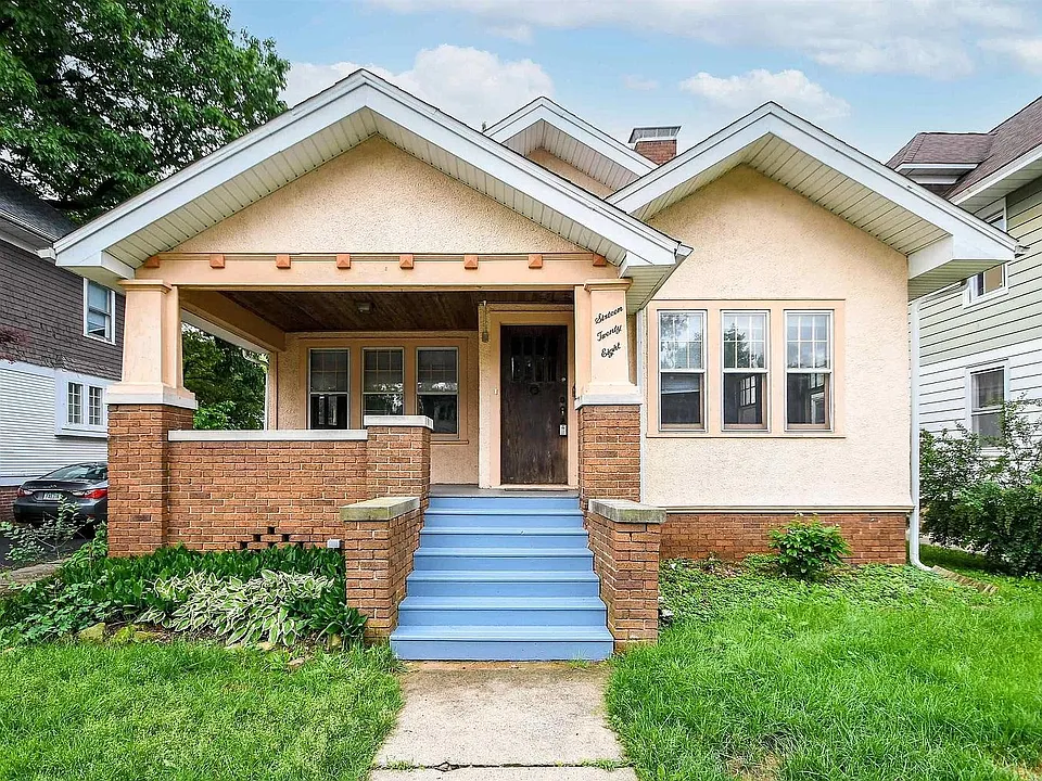 1628 W Callender Ave