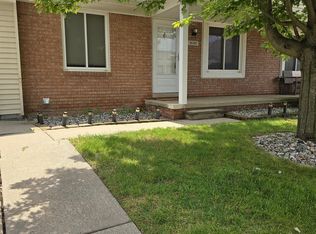 16392 Terrace Dr, Roseville, MI 48066