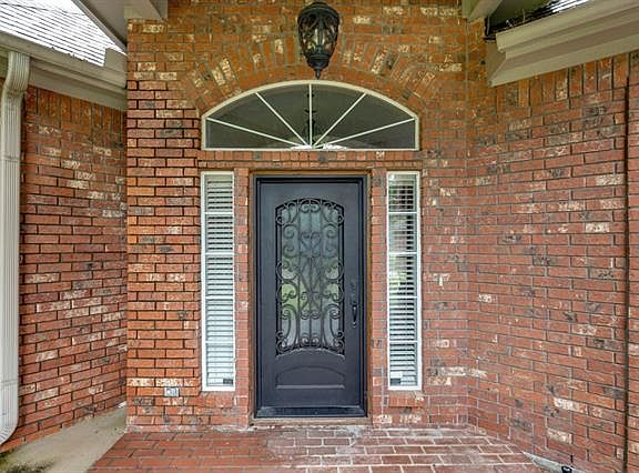 3rd image of 2802 Live Oak Dr