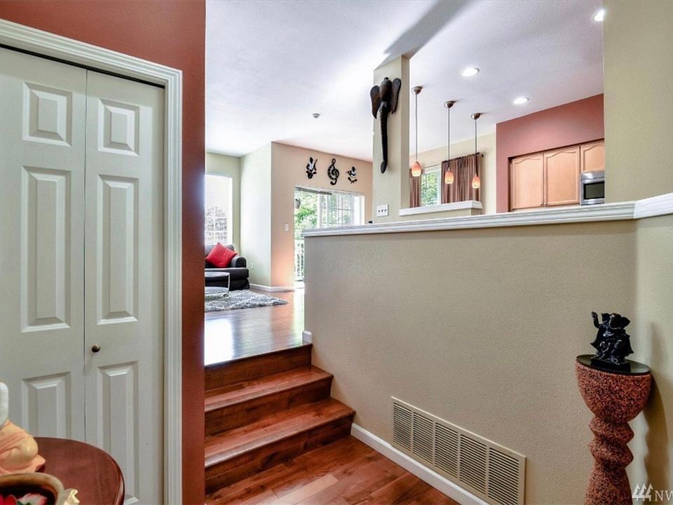 1st image of 18624 NE 55th Way