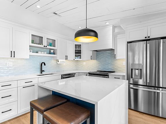 4th image of 10 Knollwood Drive