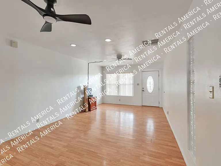 9011 W Floyd St — Photo 9