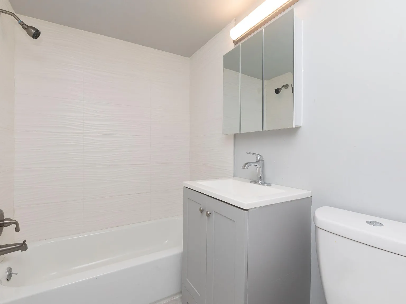 Wayne Court Apartments — Photo 3