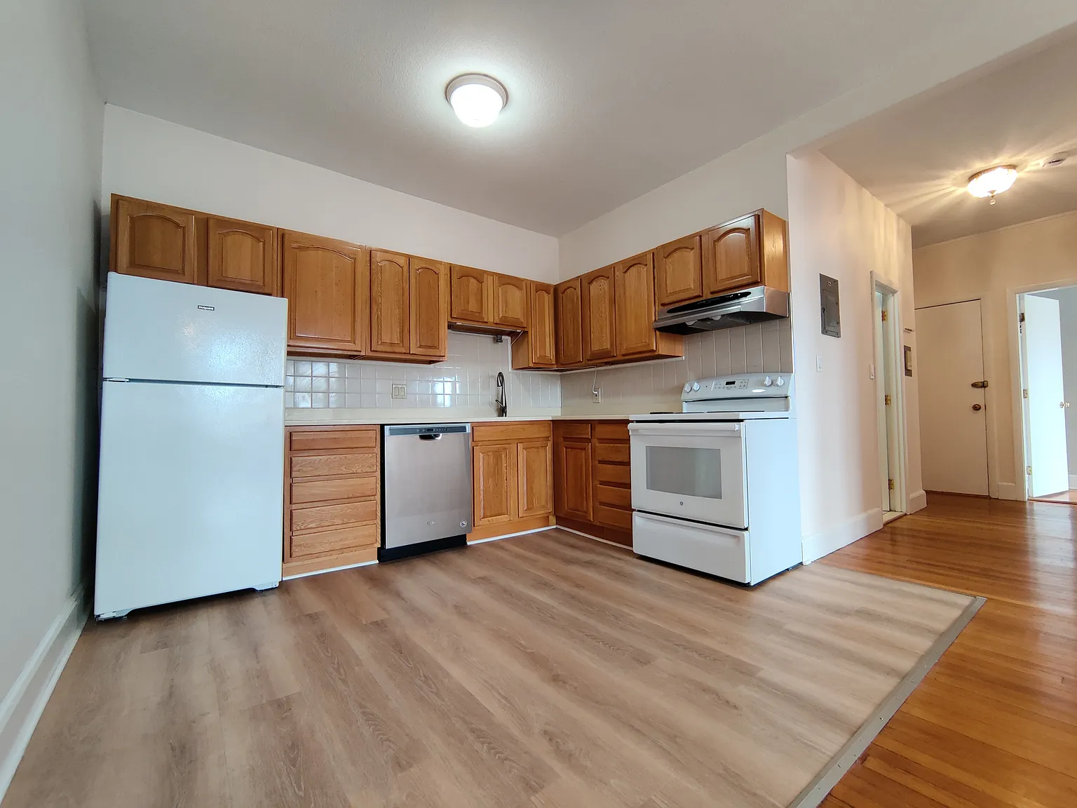 2 bed, 750 sqft, $3,200 — Photo 3