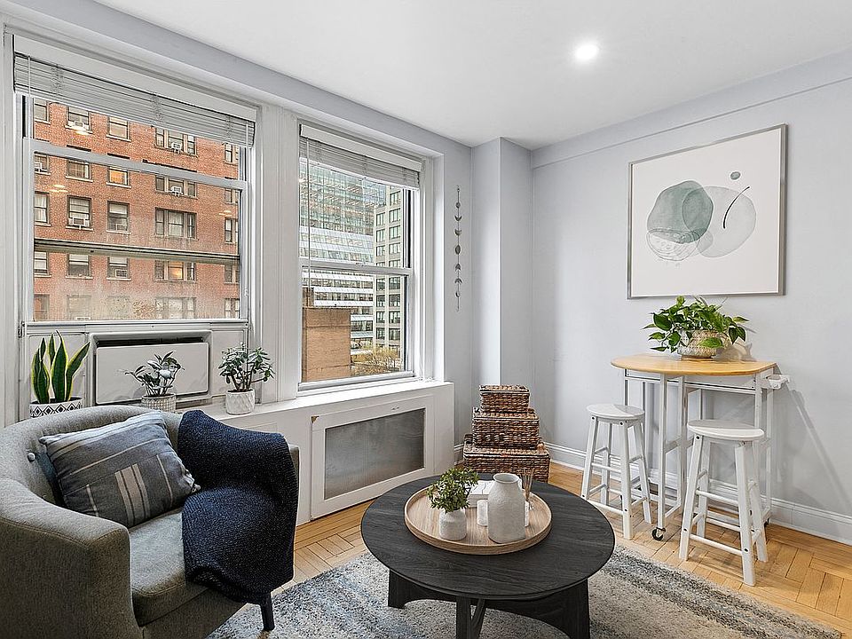 2nd image of 433 W 34th St APT 6F