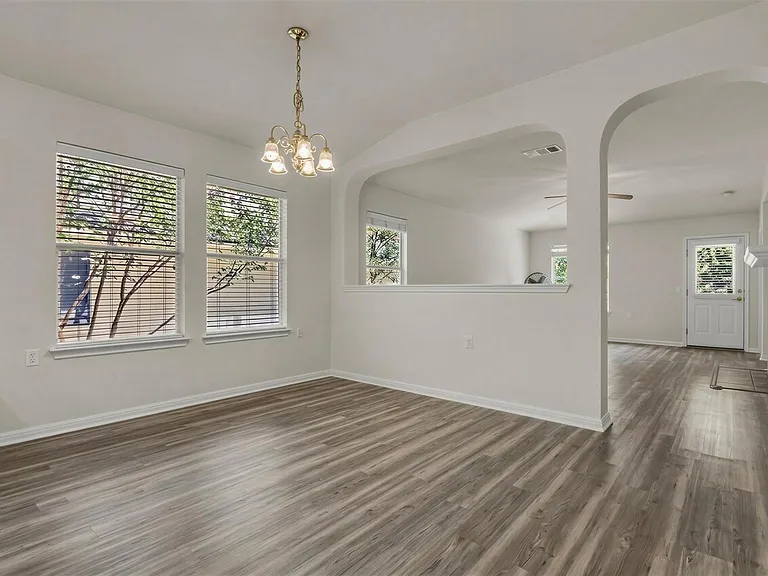 5605 Bentsen Ln — Photo 5