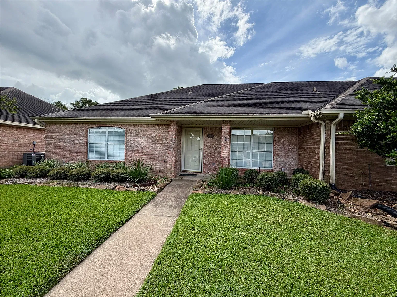 3 bed, 2.0 bath, 1634 sqft, $1,995 — Photo 1