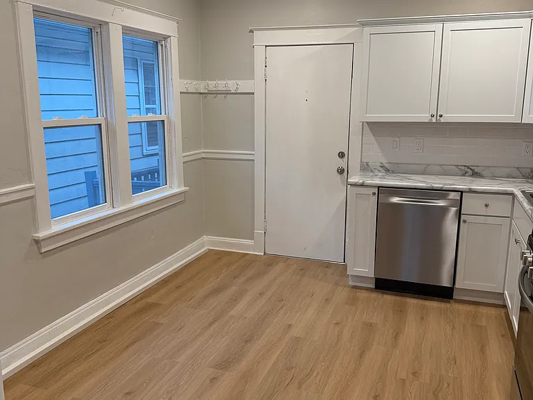Eat-In Kitchen