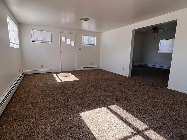 615 E Front St — Photo 3
