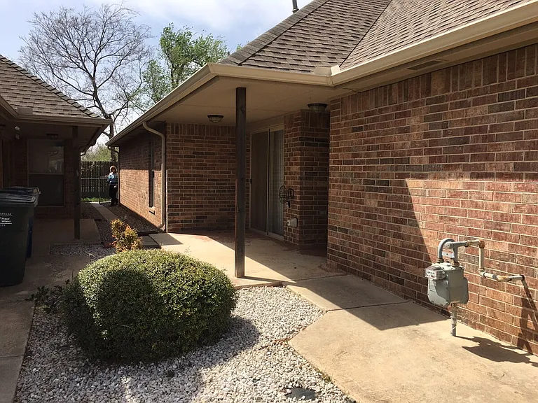 421 Sterling Pointe Way — Photo 2
