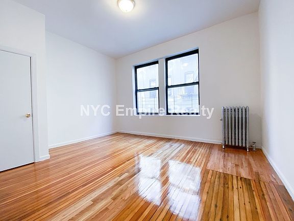 3rd image of 620 W 137th St #32