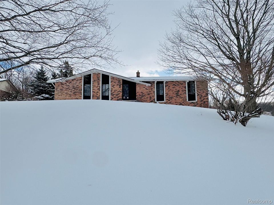 1st image of 275 Melinda Cir