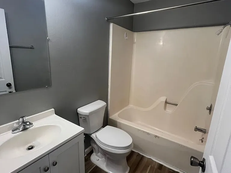 335 E North St #260 — Photo 4