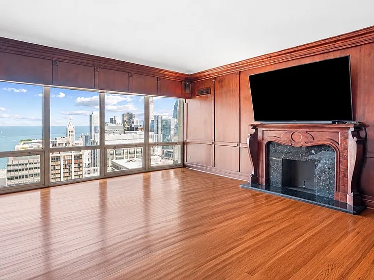 100 E Huron St #3504 — Photo 12