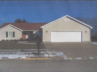 527 Lissaaron Dr, Winchester, IN 47394