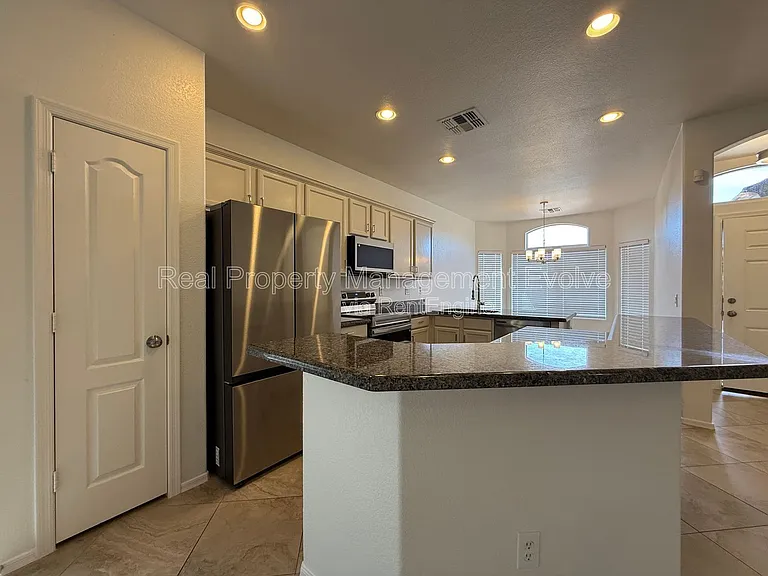 11913 W Jackson St — Photo 11