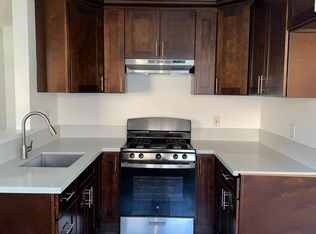 1145 W 9th St APT B, Corona, CA 92882