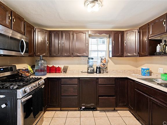 5th image of 25785 Walker St