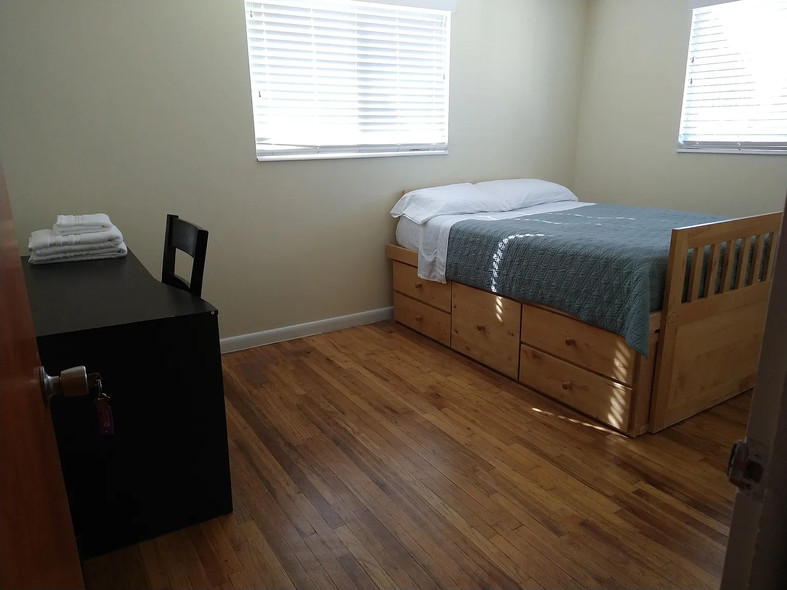 5 bed, 2098 sqft, $588 — Photo 3