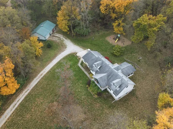 2886 Lynne Ln, Alburnett, IA 52202