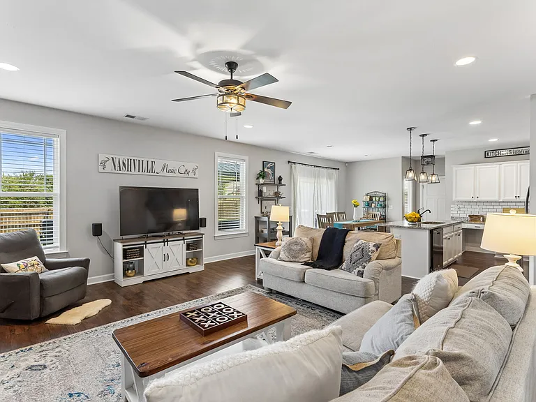 1010 Vanguard Dr — Photo 8