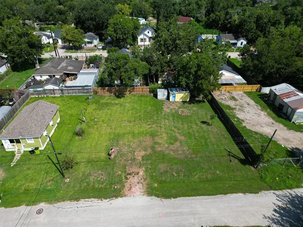 608 Maiden Ln, Richmond, TX 77469