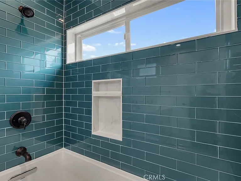 22434 Berdon St — Photo 30