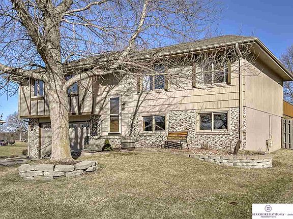 2nd image of 11730 Saratoga Cir