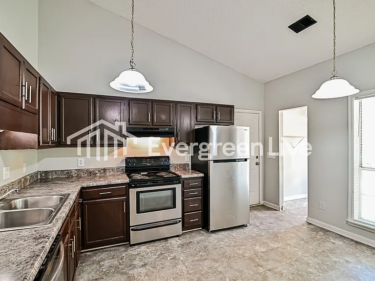 200 Greenlake Dr — Photo 4
