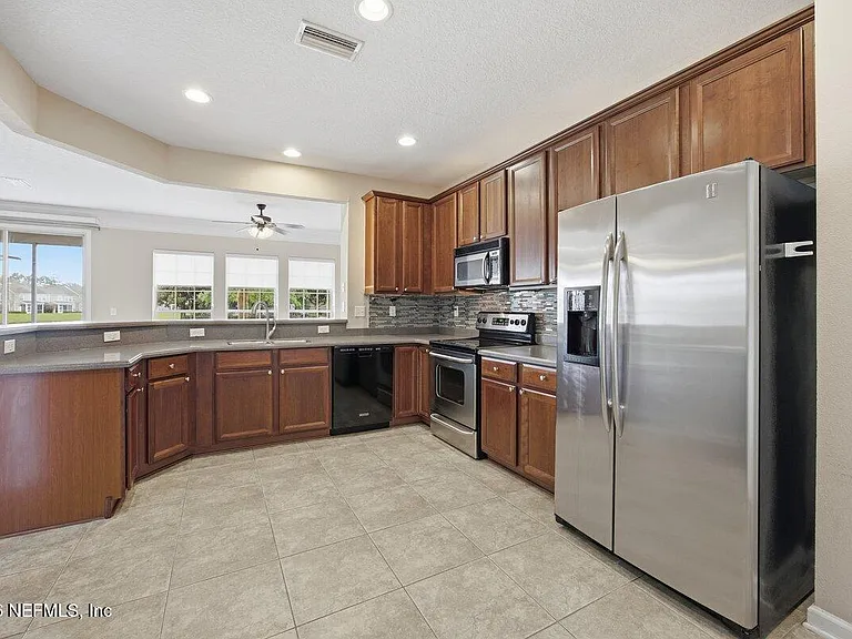 11152 Castlemain Cir S — Photo 12